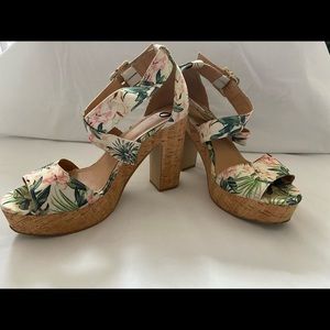 H&M Tropical Floral Fabric Peep Toe Strappy Cork Platform Heels 9.5. Like new